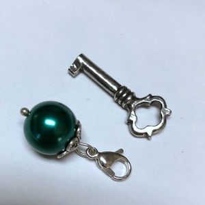 Charms similar to Origami Owl